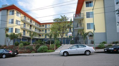 Lake View East Apartments in Oakland, CA - Building Photo - Building Photo