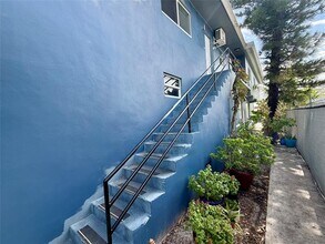 530 NE 34th Ct in Oakland Park, FL - Building Photo - Building Photo