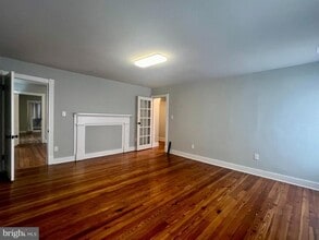 102 S Lawrence St in Charles Town, WV - Building Photo - Building Photo