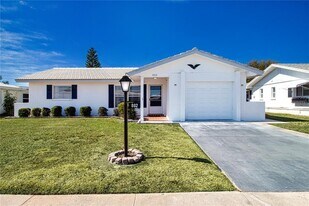 802 Buttonwood Dr in Bradenton, FL - Building Photo