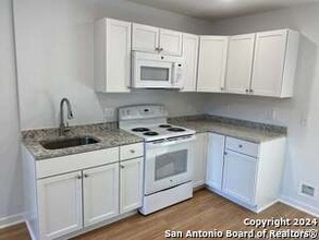 1628 S Hamilton Ave in San Antonio, TX - Building Photo - Building Photo