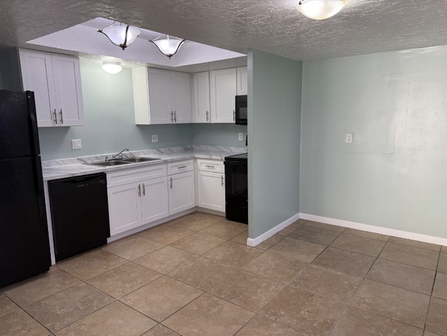 467 Willow Tree Dr in Melbourne, FL - Foto de edificio - Building Photo