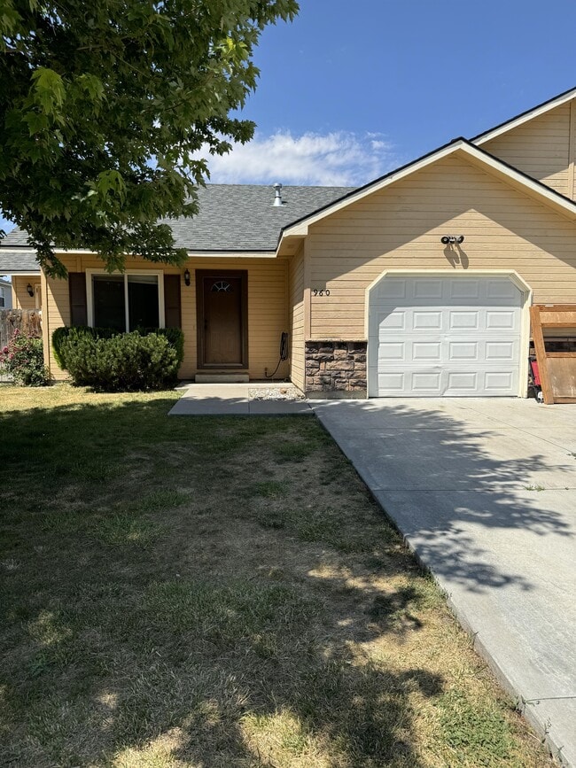 property at 960 SW Colonial