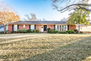 6926 Colfax Dr in Dallas, TX - Building Photo