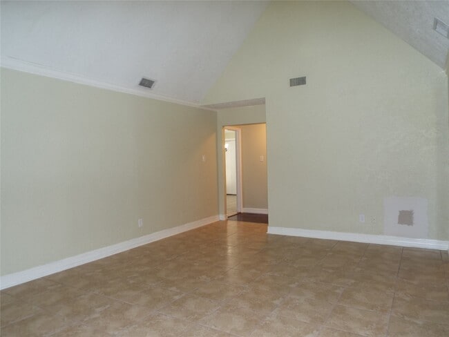 17322 Baronshire Dr in Houston, TX - Building Photo - Building Photo