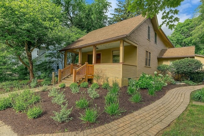 property at 923 Ash St
