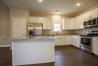 5711 Tucker Lndg in Horn Lake, MS - Building Photo - Building Photo