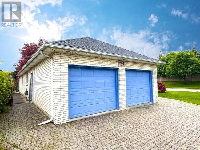 2511 CALIFORNIA in Windsor, ON - Building Photo - Building Photo
