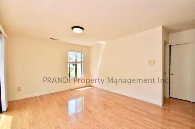 18 Somerset Pl in Novato, CA - Building Photo - Building Photo