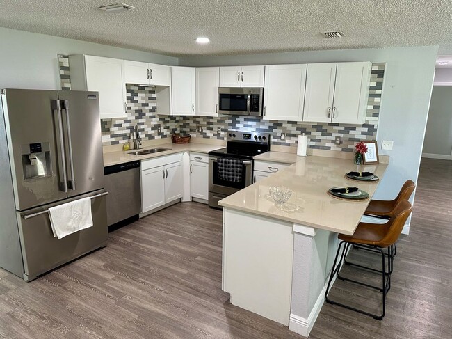 7301 Mitchell Ranch Rd in New Port Richey, FL - Building Photo - Building Photo