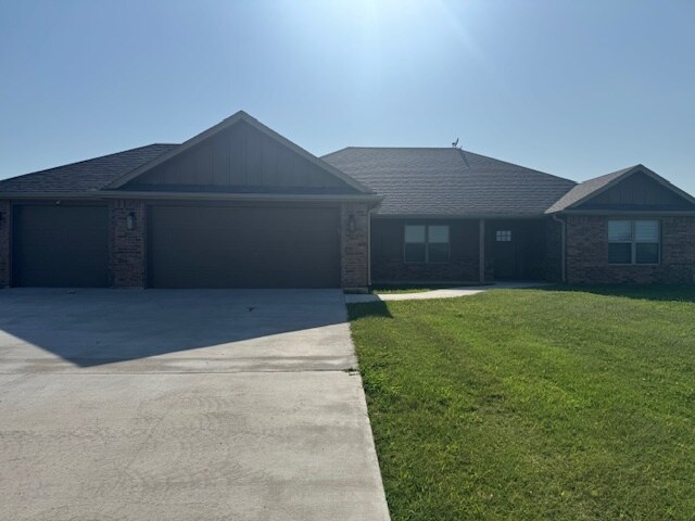62 Southridge Rd in Elgin, OK - Building Photo