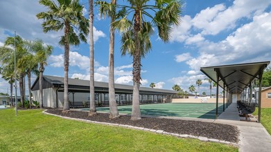 Glen Haven MH & RV Resort in Zephyrhills, FL - Foto de edificio - Other