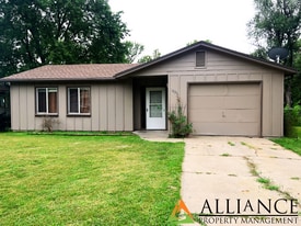 2423 Buttonwood Dr in Manhattan, KS - Building Photo