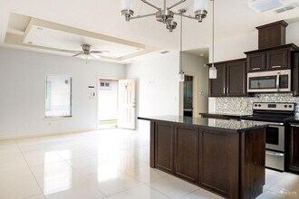 14 West Dr in Pharr, TX - Foto de edificio - Building Photo