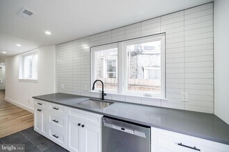 2009 E Cumberland St in Philadelphia, PA - Building Photo - Building Photo