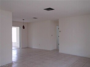 242 S Lake Dr in Lehigh Acres, FL - Building Photo - Building Photo