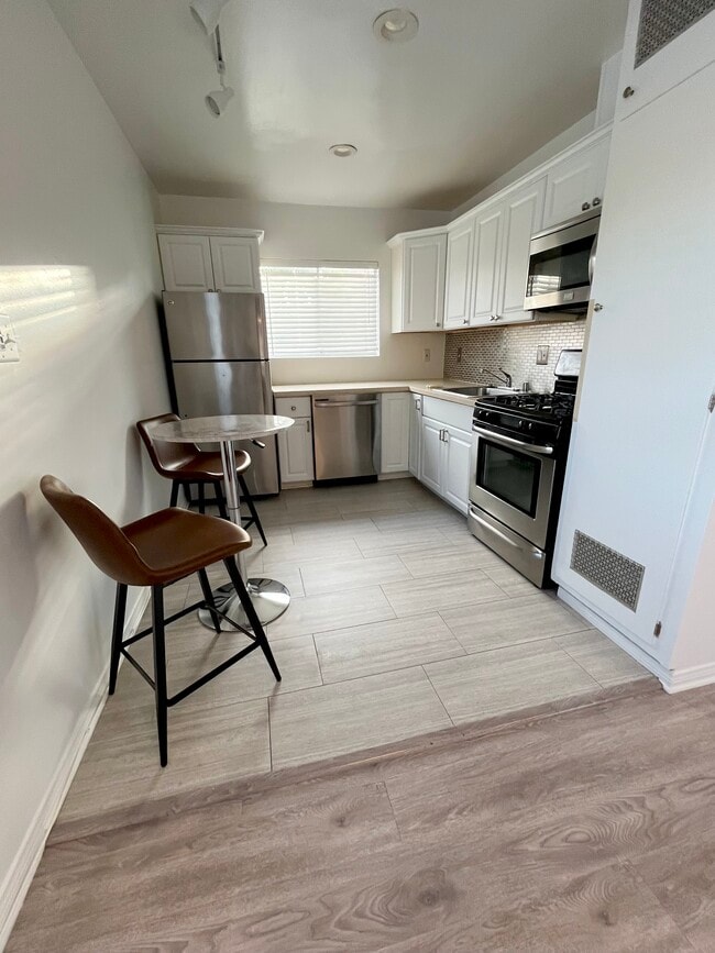 1357 W 23rd St, Unit #2 in Los Angeles, CA - Building Photo - Building Photo