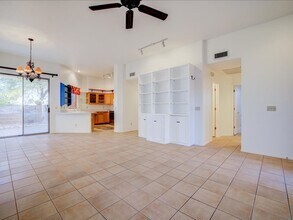 366 E Cam Lomas in Tucson, AZ - Building Photo - Building Photo