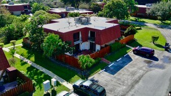 1785 San Jose Dr in Delray Beach, FL - Building Photo