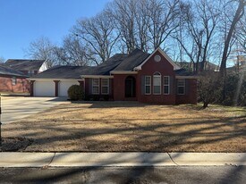 105 Dora Dr in Florence, AL - Building Photo