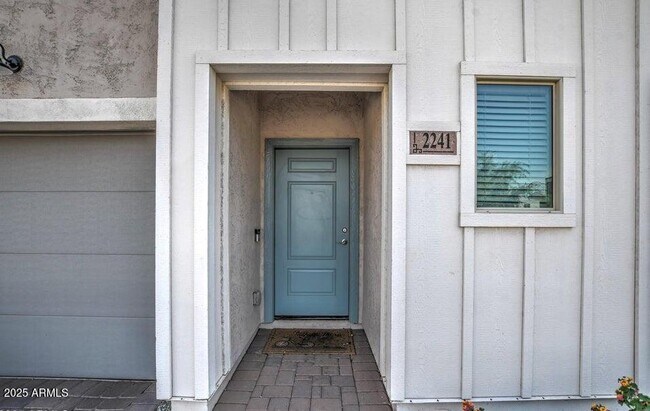 2241 W Griswold Rd in Phoenix, AZ - Building Photo - Building Photo