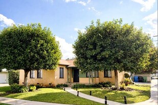 18424 Calvert St in Los Angeles, CA - Building Photo