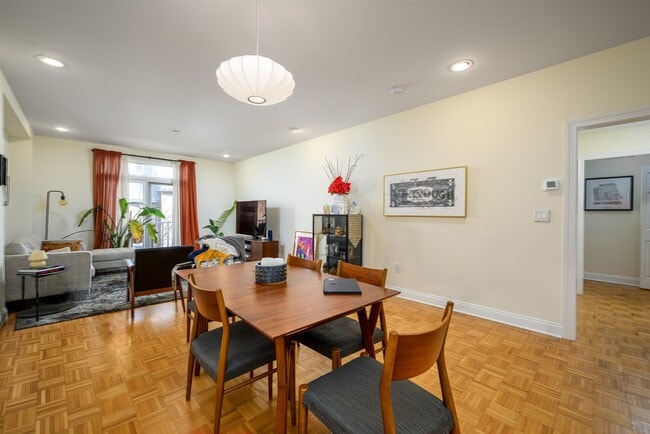 207 Shearwater Ct W in Jersey City, NJ - Foto de edificio - Building Photo