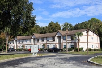 411 Banana Cay Dr in South Daytona, FL - Foto de edificio - Building Photo