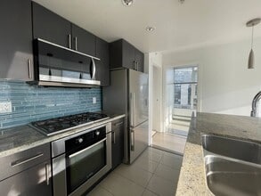 1887 Crowe St in Vancouver, BC - Building Photo - Building Photo