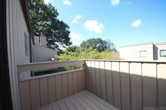 100 Hope St in Stamford, CT - Foto de edificio - Building Photo