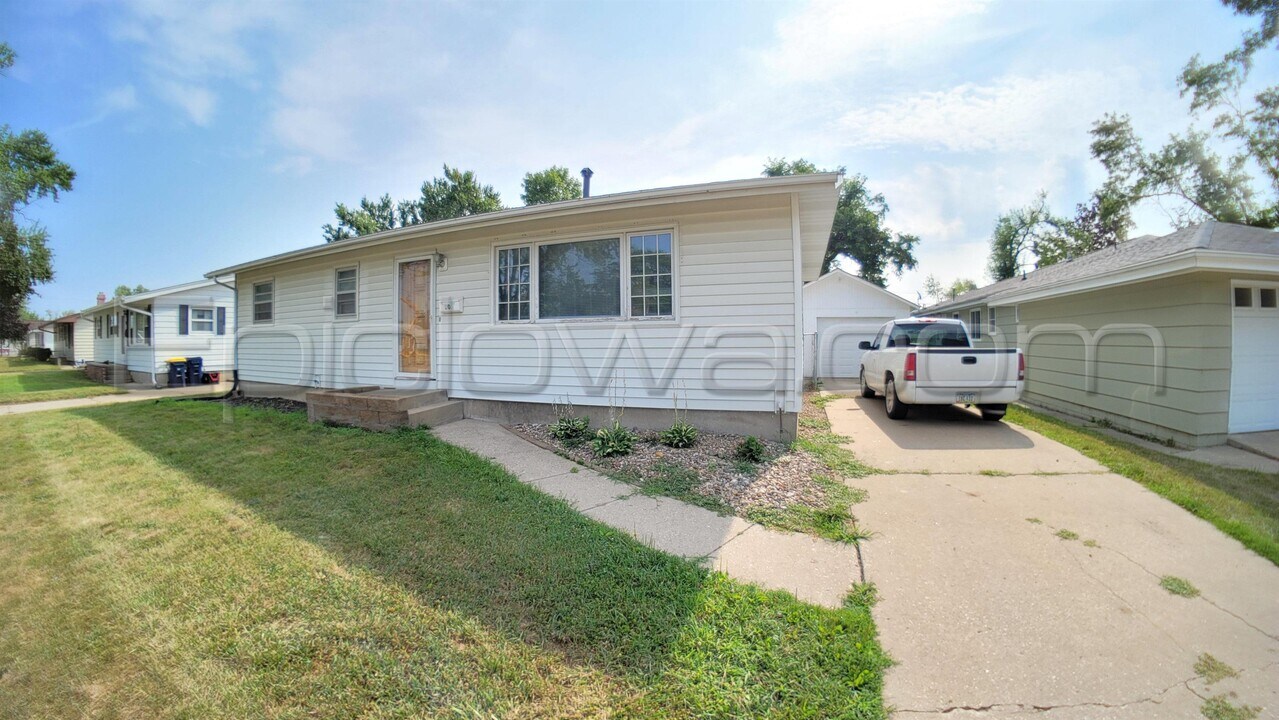 207 10th Ave in Hiawatha, IA - Building Photo