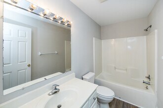 814 King Arthur Dr in Gastonia, NC - Building Photo - Building Photo