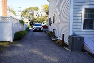 37 Charnock St in Beverly, MA - Building Photo - Building Photo