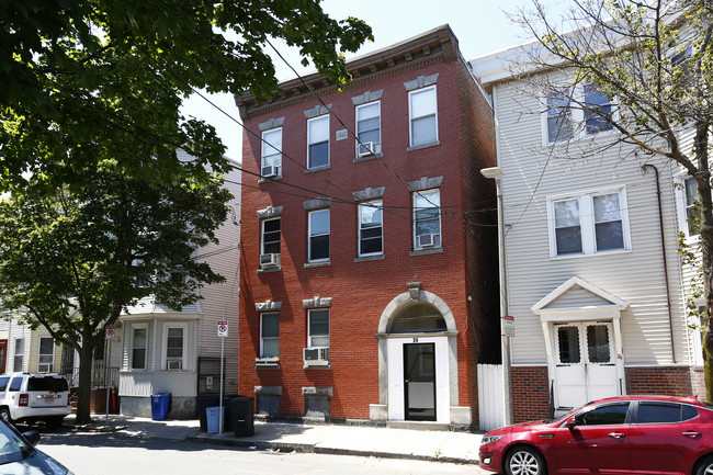 24 Frankfort St in East Boston, MA - Foto de edificio - Building Photo