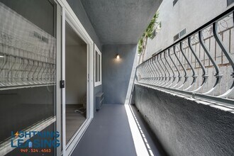 702 Irolo St in Los Angeles, CA - Building Photo - Building Photo