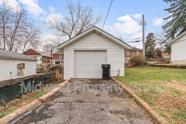 8732 Ezra Dr in St. Louis, MO - Building Photo - Building Photo