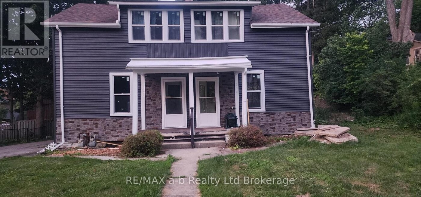 151 Albert St in Ingersoll, ON - Building Photo