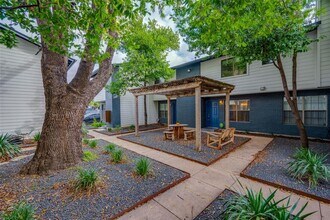 2101 Polaris Ave in Austin, TX - Building Photo - Building Photo