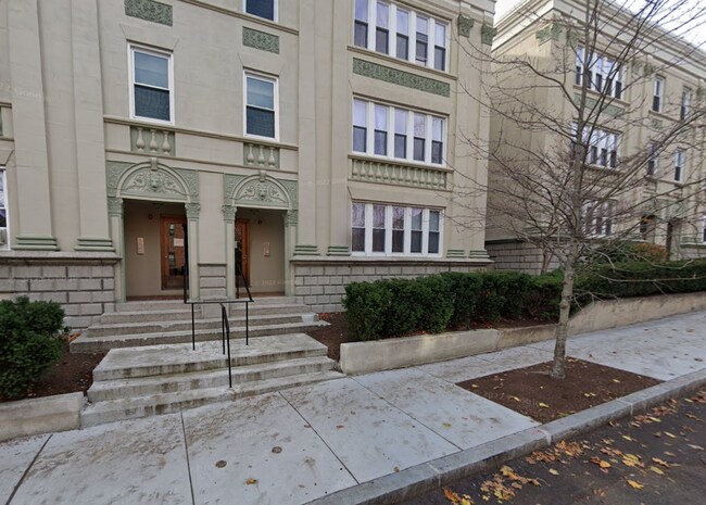 72 Egmont St, Unit 1 in Brookline, MA - Building Photo - Building Photo