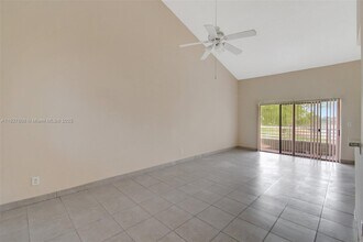 3453 NW 44th St in Lauderdale Lakes, FL - Building Photo - Building Photo