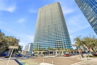 400 Central Ave in St. Petersburg, FL - Building Photo - Building Photo