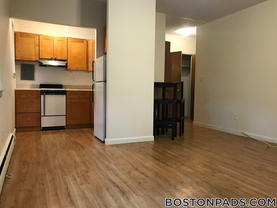2018 Commonwealth Ave, Unit 2 in Boston, MA - Building Photo