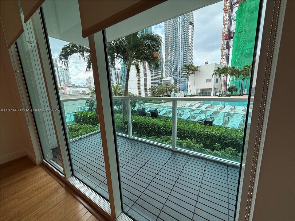 31 SE 5th St, Unit 1204 in Miami, FL - Building Photo