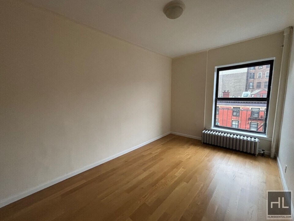 WEST 72 STREET in New York, NY - Building Photo