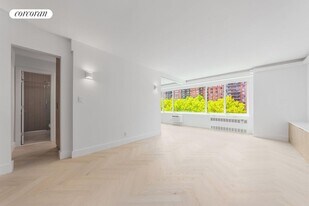 392 Central Prk W in New York, NY - Building Photo