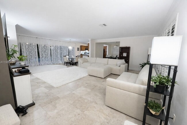 13451 SW 74th Ave in Pinecrest, FL - Building Photo - Building Photo