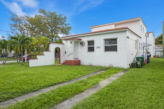 2102 SW 14th Ter in Miami, FL - Building Photo - Building Photo