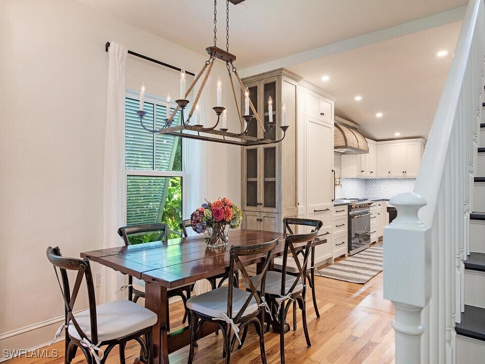680 8th Ave S in Naples, FL - Foto de edificio