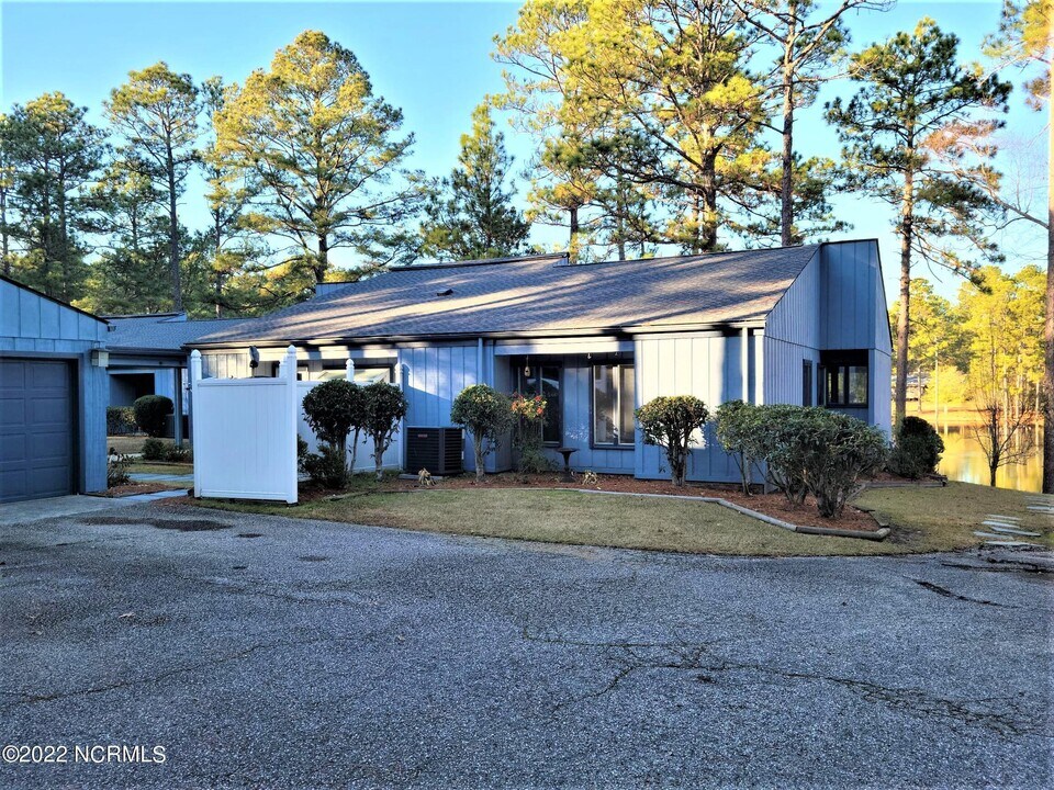 53 Cardinal Dr in Whispering Pines, NC - Building Photo