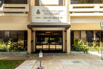 Silvercrest Senior Residence in Santa Monica, CA - Foto de edificio - Interior Photo